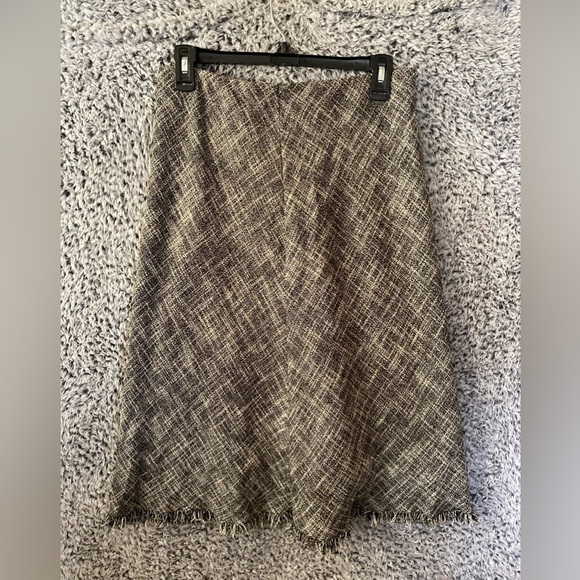 Women’s Skirt Mid length Gray Size 12 in Excellent Used Condition - Picture 2 of 6